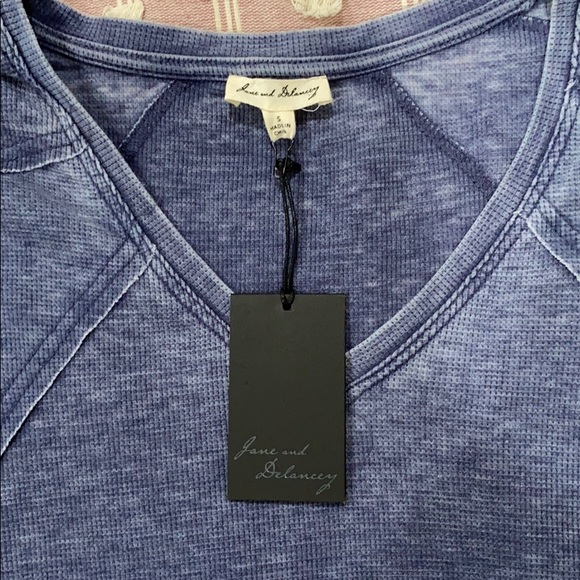 T shirt - Picture 2 of 3